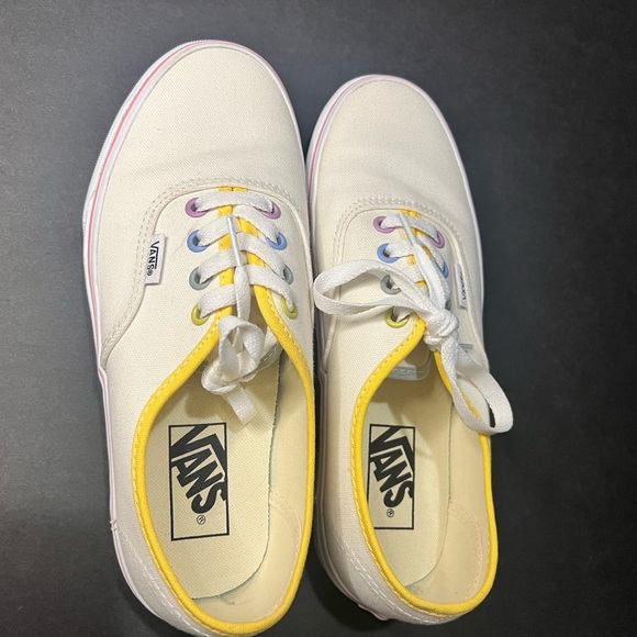 VANS - Picture 2 of 5